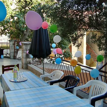 Apartments With A Parking Space Sumpetar, Omis - 951 Apartment Sumpetar
