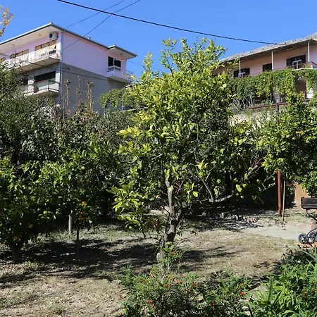 Apartments With A Parking Space Sumpetar, Omis - 951 *