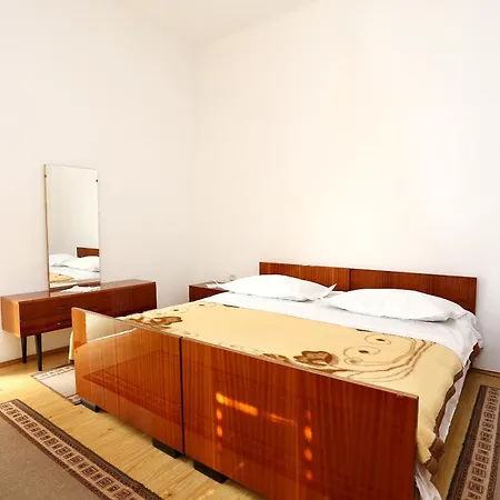 Apartments With Parking Space Sumpetar, Omis - 951 *